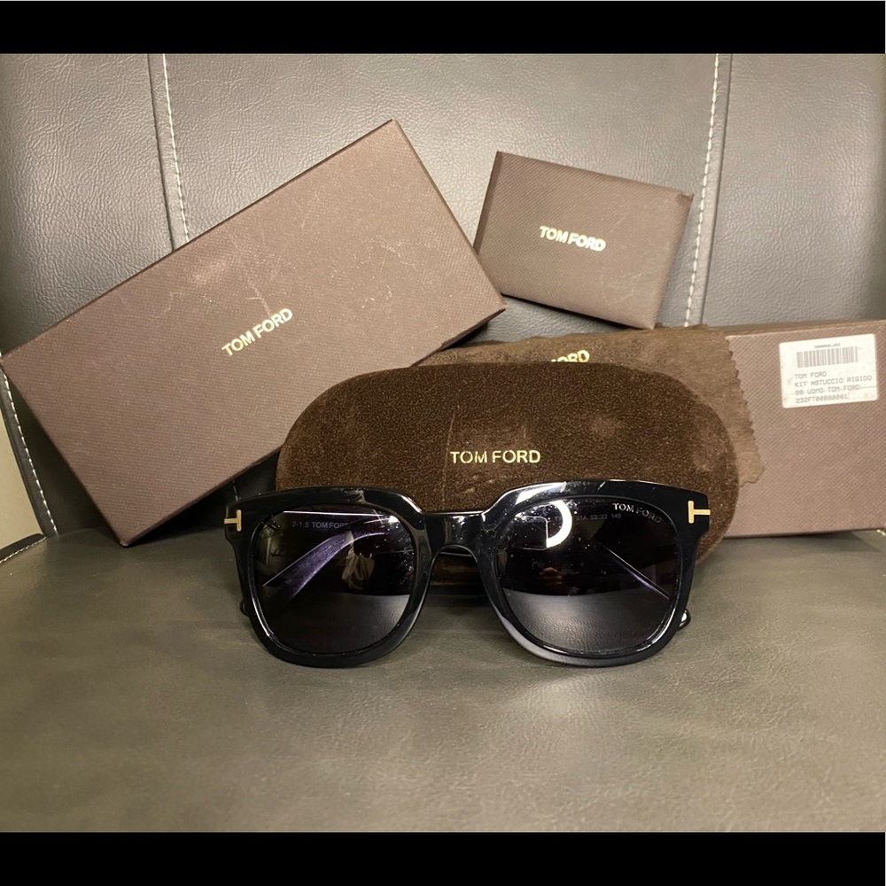 unisex TOM FORD shades. - Picture 1 of 5